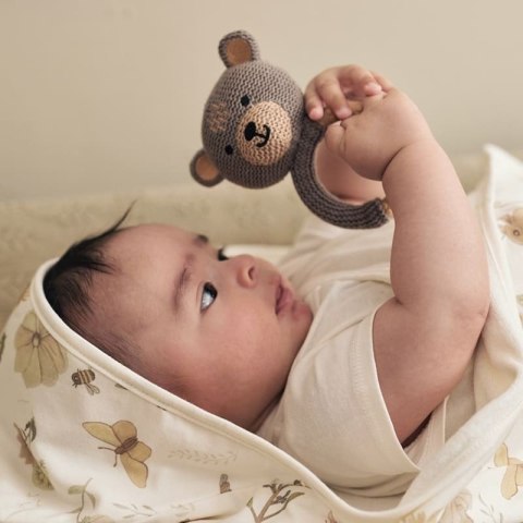 Jollein gryzak silikonowy z grzechotką Miś BEAR Jollein gryzak silikonowy z grzechotką Miś BEAR