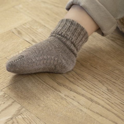 GoBabyGo antypoślizgowe skarpetki do nauki chodzenia ALPACA Walnut 6 m+ GoBabyGo antypoślizgowe skarpetki do nauki chodzenia ALPACA Walnut 6 m+