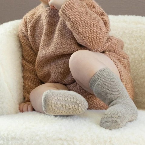 GoBabyGo antypoślizgowe skarpetki do nauki chodzenia Sand 6 m+ GoBabyGo antypoślizgowe skarpetki do nauki chodzenia Sand 6 m+