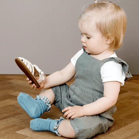 GoBabyGo skarpetki antypoślizgowe dla dziewczynki LIBERTY BAMBOO Dusty Blue Michelle Purple 2 lata GoBabyGo skarpetki antypoślizgowe dla dziewczynki LIBERTY BAMBOO Dusty Blue Michelle Purple 2 lata
