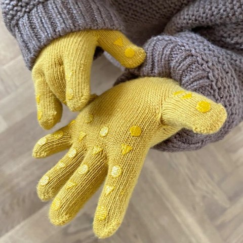 GoBabyGo antypoślizgowe rękawiczki ułatwiające chwytanie Mustard 2 lata GoBabyGo antypoślizgowe rękawiczki ułatwiające chwytanie Mustard 2 lata
