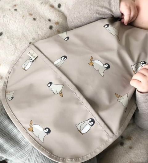 Petu Petu śliniak z kieszonką wodoodporny Penguin Petu Petu śliniak z kieszonką wodoodporny Penguin