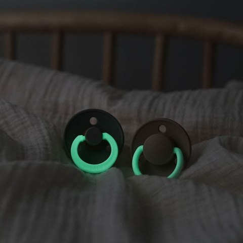 BIBS COLOUR SAGE NIGHT M Smoczek Uspokajający kauczuk Hevea BIBS COLOUR SAGE NIGHT M Smoczek Uspokajający kauczuk Hevea