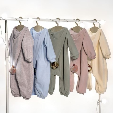 Hi Little One kombinezon całoroczny z kapturem TOG 2,0 OverSize BOHO Dark Pink roz M Pom Pom Hi Little One kombinezon całoroczny z kapturem TOG 2,0 OverSize BOHO Dark Pink roz M Pom Pom