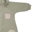 Hi Little One kombinezon całoroczny z kapturem TOG 2,0 OverSize BOHO Sage roz M Pom Pom Hi Little One kombinezon całoroczny z kapturem TOG 2,0 OverSize BOHO Sage roz M Pom Pom