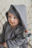 Hi Little One kombinezon całoroczny z kapturem TOG 2,0 OverSize BOHO Sage roz M Pom Pom Hi Little One kombinezon całoroczny z kapturem TOG 2,0 OverSize BOHO Sage roz M Pom Pom