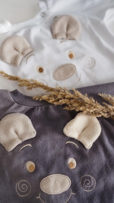 Hi Little One rampers dziecięcy MIŚ OverSize BOHO Iron roz L Pom Pom Hi Little One rampers dziecięcy MIŚ OverSize BOHO Iron roz L Pom Pom