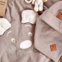 Hi Little One rampers niemowlęcy MIŚ OverSize BOHO Caffe Latte roz M Pom Pom Hi Little One rampers niemowlęcy MIŚ OverSize BOHO Caffe Latte roz M Pom Pom