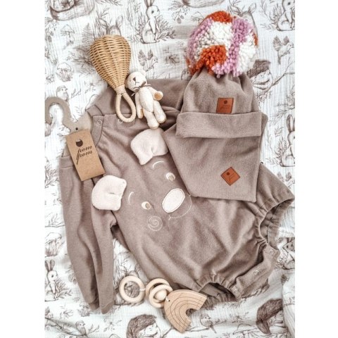 Hi Little One rampers niemowlęcy MIŚ OverSize BOHO Caffe Latte roz S Pom Pom Hi Little One rampers niemowlęcy MIŚ OverSize BOHO Caffe Latte roz S Pom Pom