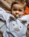 Hi Little One rampers niemowlęcy MIŚ OverSize BOHO White roz S Pom Pom Hi Little One rampers niemowlęcy MIŚ OverSize BOHO White roz S Pom Pom