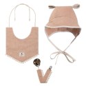 Hi Little One bonetka niemowlęca z daszkiem i uszkami BOHO LEO Powder roz S Pom Pom Hi Little One bonetka niemowlęca z daszkiem i uszkami BOHO LEO Powder roz S Pom Pom
