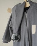 Hi Little One kombinezon całoroczny z kapturem TOG 2,0 OverSize BOHO Blue roz S Pom Pom Hi Little One kombinezon całoroczny z kapturem TOG 2,0 OverSize BOHO Blue roz S Pom Pom