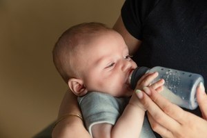 BIBS BUTELKA SZKLANA ze smoczkiem antykolkowym z silikonu medycznego, pojemność 120 ml, IVORY BIBS BUTELKA SZKLANA ze smoczkiem antykolkowym z silikonu medycznego, pojemność 120 ml, IVORY