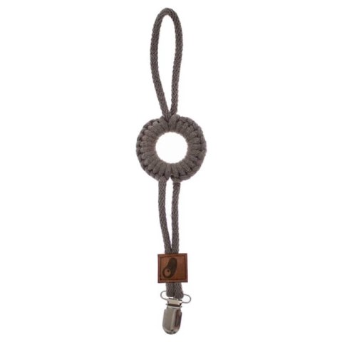 Hi Little One - sznurkowa zawieszka z kółkiem do smoczka Pacifier holder with RING Dark Oak Hi Little One - sznurkowa zawieszka z kółkiem do smoczka Pacifier holder with RING Dark Oak