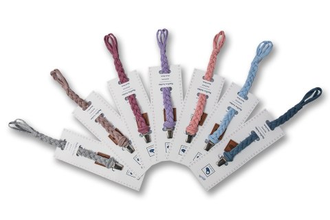Hi Little One - warkoczykowa zawieszka do smoczka Pacifier holder Silver - WERSJA LIMITOWANA Hi Little One - warkoczykowa zawieszka do smoczka Pacifier holder Silver - WERSJA LIMITOWANA