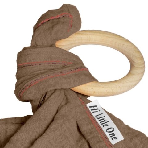 Hi Little One - Przytulanka dou dou z gryzakiem z organicznej BIO bawełny Dark Oak Light Hi Little One - Przytulanka dou dou z gryzakiem z organicznej BIO bawełny Dark Oak Light