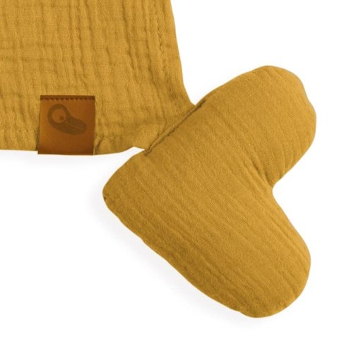 Hi Little One pieluszka, przytulanka doudou z zawieszką na smoczek BIO muślin HEART Mustard Hi Little One pieluszka, przytulanka doudou z zawieszką na smoczek BIO muślin HEART Mustard